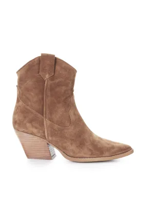 Cavalier Suede Boot Tan