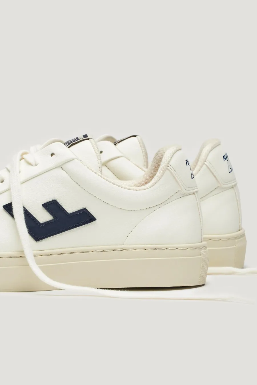 Classic 70s White Navy Ecru