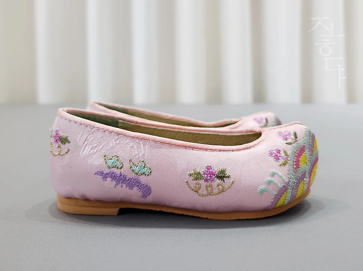 Embroidered Flower Baby Girl Hanbok Shoes in Light Pink