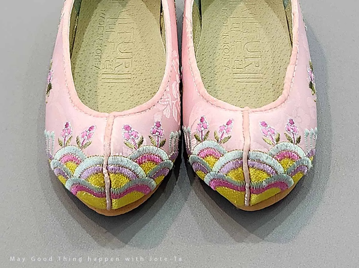 Embroidered Flower Baby Girl Hanbok Shoes in Light Pink