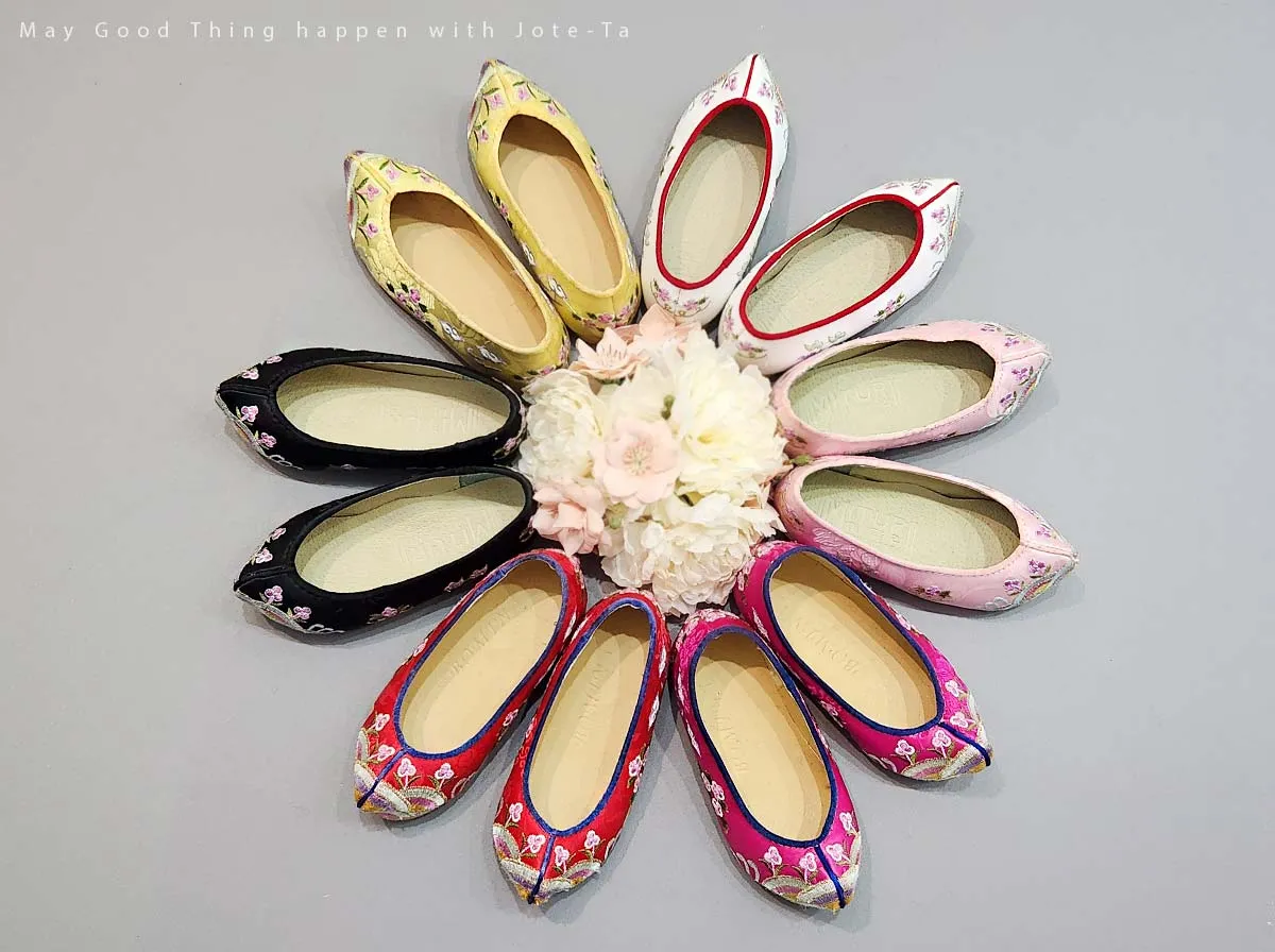 Embroidered Flower Baby Girl Hanbok Shoes in Light Pink