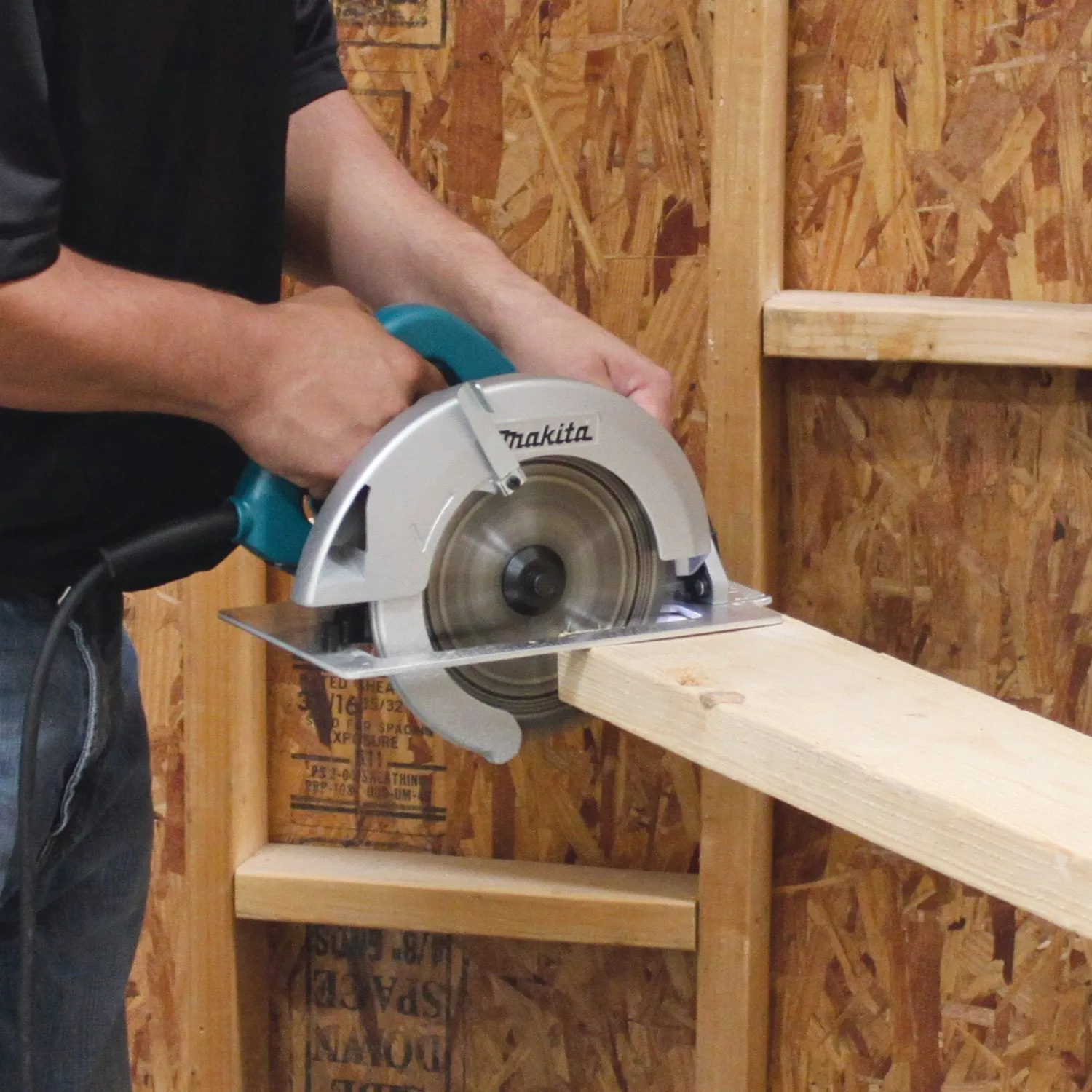 Makita (5007F-R) 7‑1/4" Circular Saw (Factory Reconditioned)